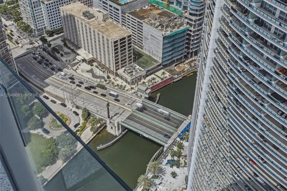 300 Biscayne Boulevard Way #4808W Miami, FL 33131