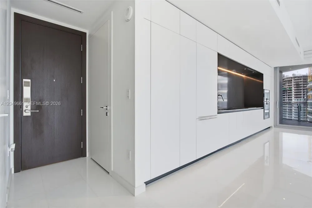 300 Biscayne Boulevard Way #4808W Miami, FL 33131