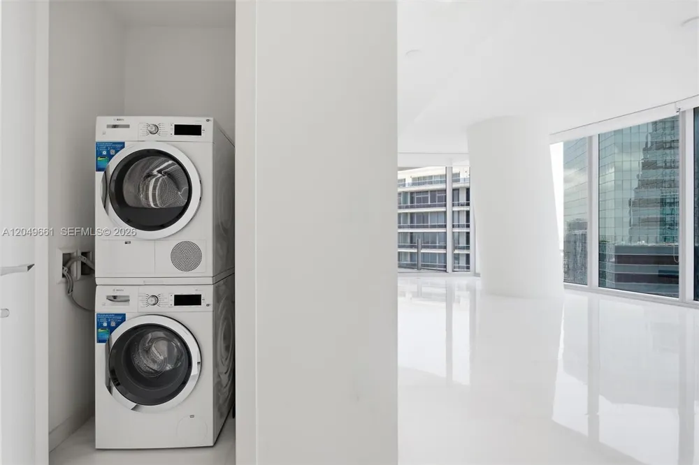 300 Biscayne Boulevard Way #4808W Miami, FL 33131
