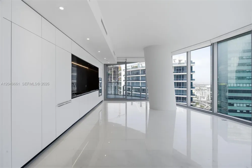 300 Biscayne Boulevard Way #4808W Miami, FL 33131