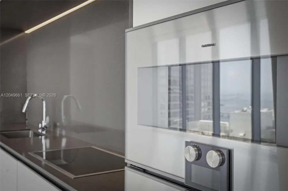 300 Biscayne Boulevard Way #4808W Miami, FL 33131