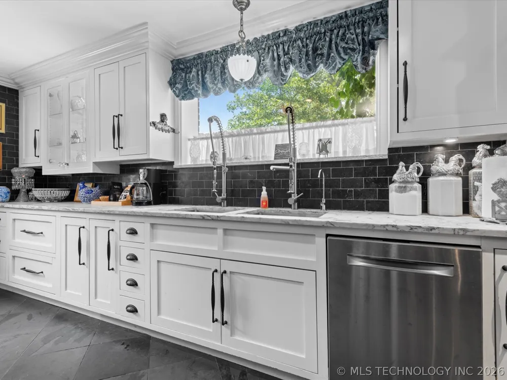 535 E 14th Street Bartlesville, OK 74003
