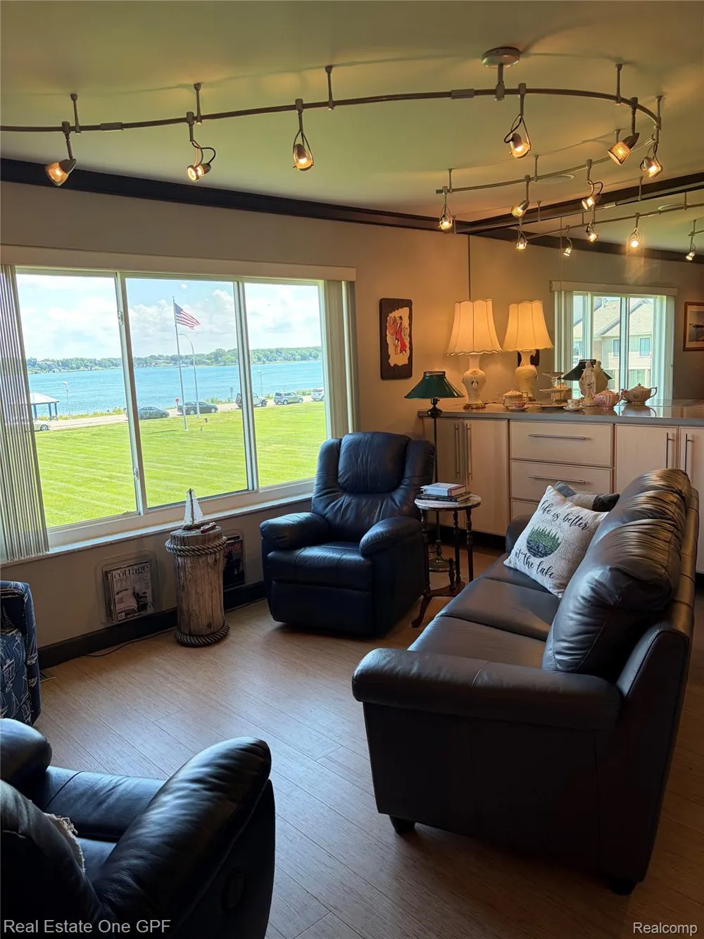 1660 River Road Marysville City, MI 48040