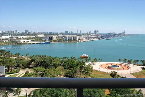 50 Biscayne Blvd #2810