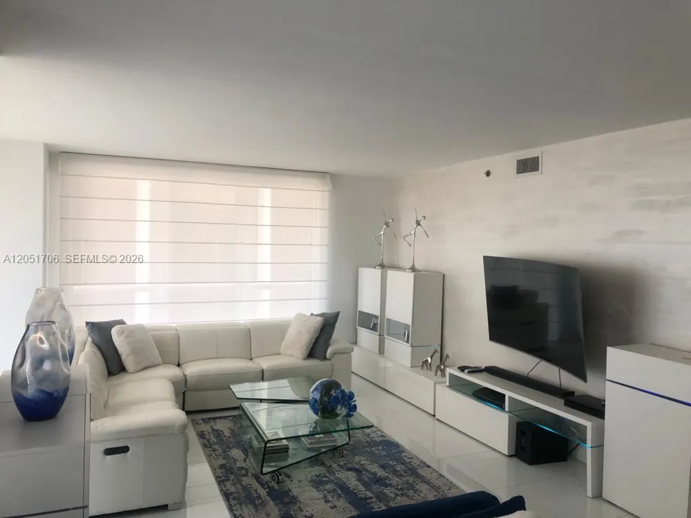 50 Biscayne Blvd #2810 Miami, FL 33132