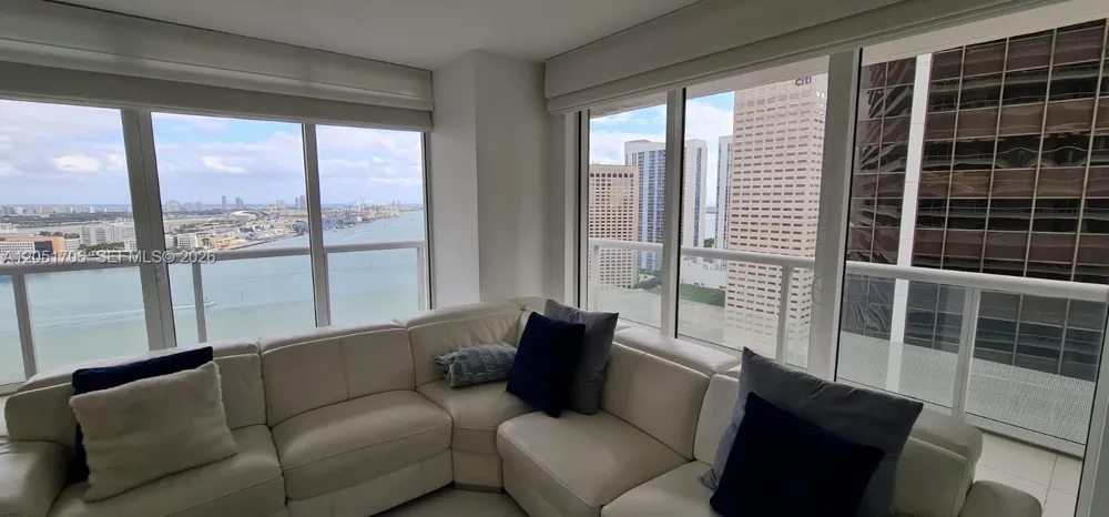50 Biscayne Blvd #2810 Miami, FL 33132