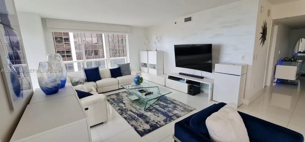 50 Biscayne Blvd #2810 Miami, FL 33132