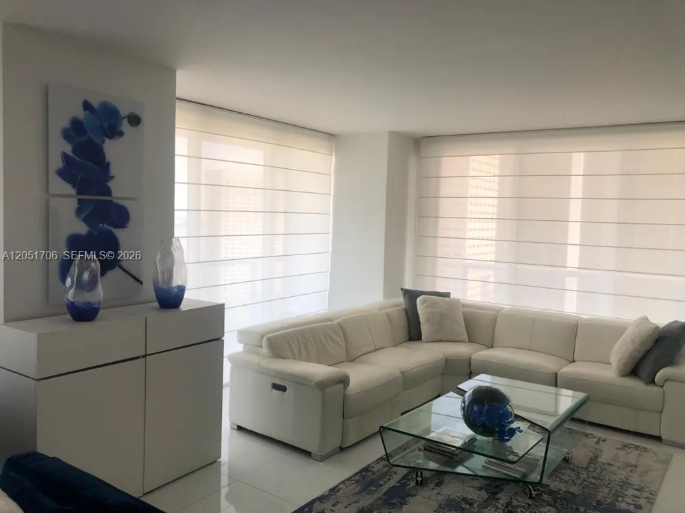 50 Biscayne Blvd #2810 Miami, FL 33132