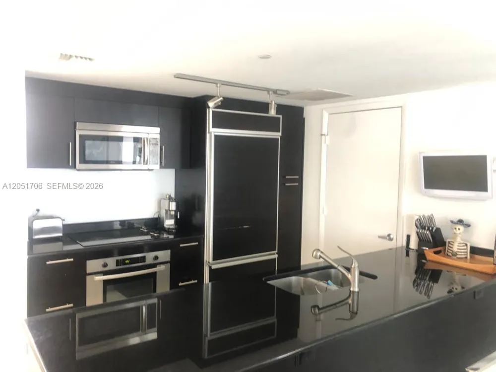 50 Biscayne Blvd #2810 Miami, FL 33132