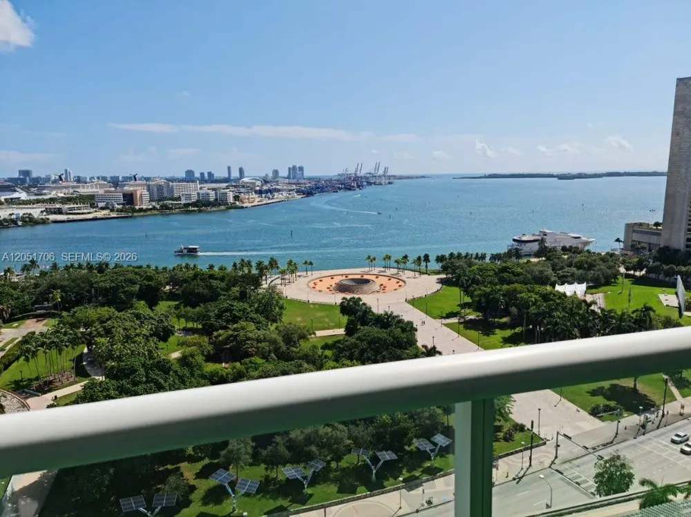 50 Biscayne Blvd #2810 Miami, FL 33132