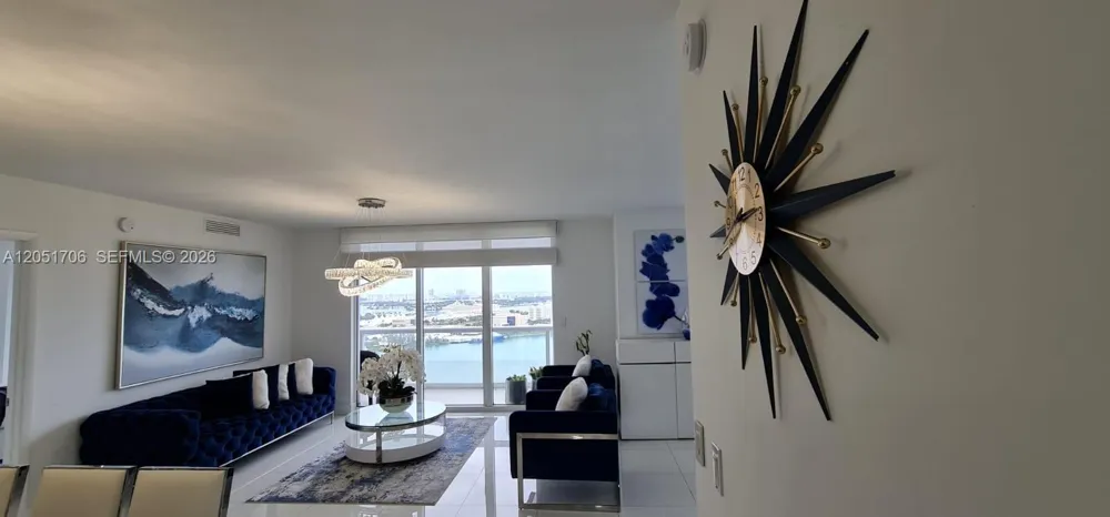 50 Biscayne Blvd #2810 Miami, FL 33132