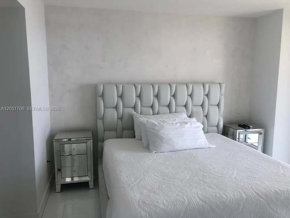 50 Biscayne Blvd #2810 Miami, FL 33132