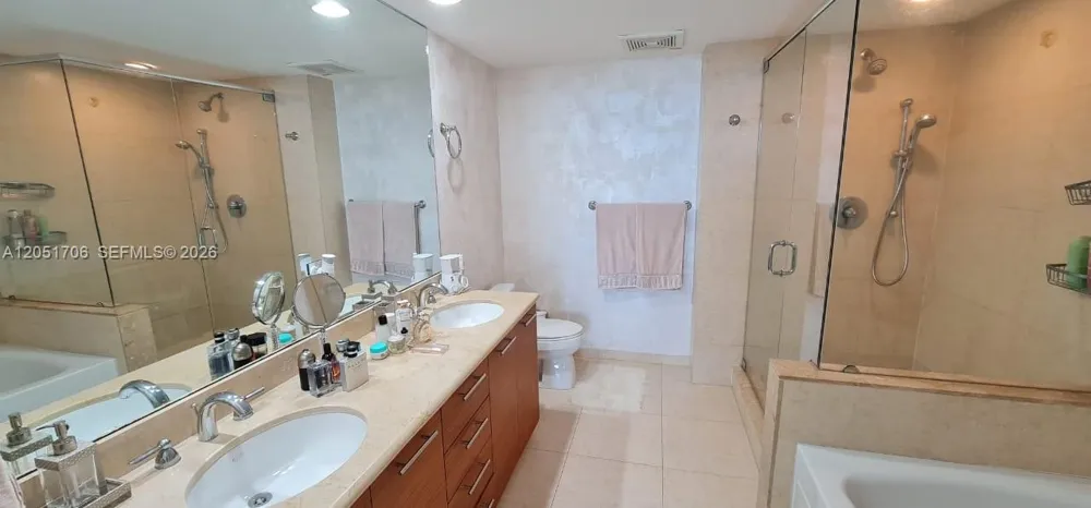 50 Biscayne Blvd #2810 Miami, FL 33132