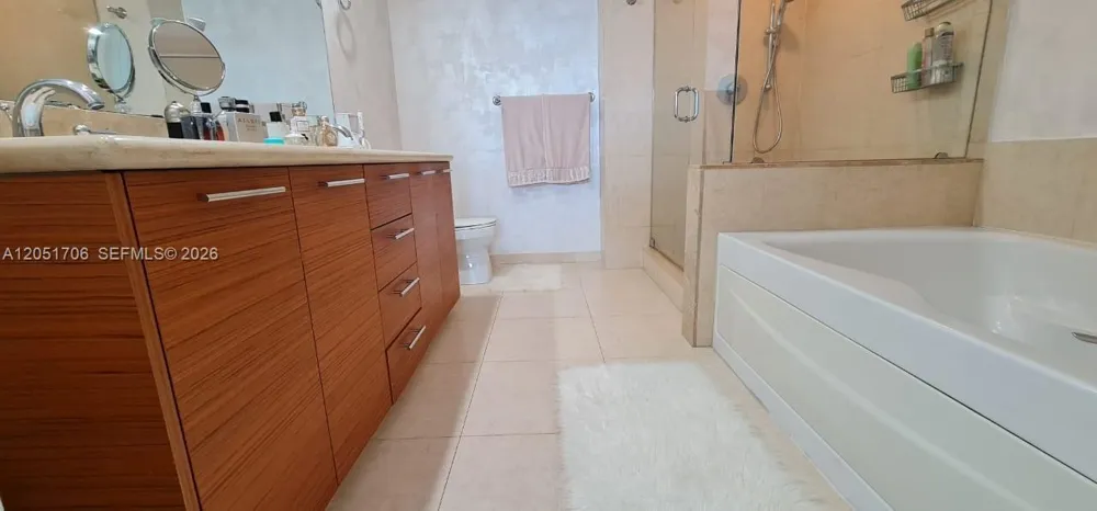 50 Biscayne Blvd #2810 Miami, FL 33132