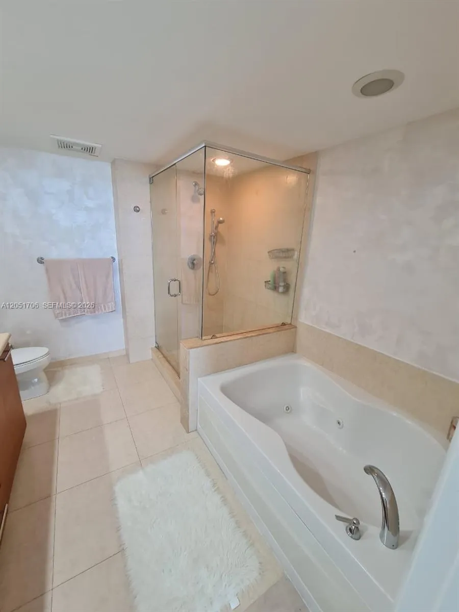 50 Biscayne Blvd #2810 Miami, FL 33132