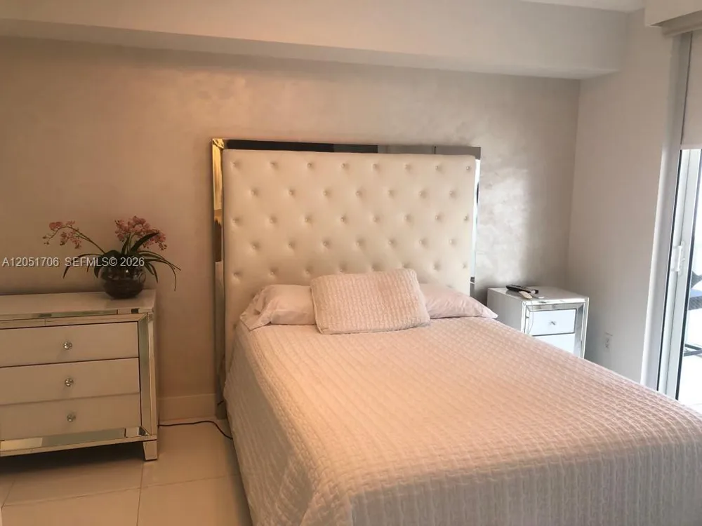 50 Biscayne Blvd #2810 Miami, FL 33132