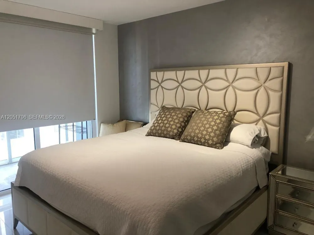 50 Biscayne Blvd #2810 Miami, FL 33132
