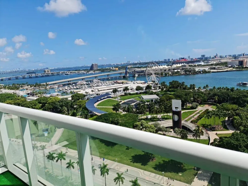 50 Biscayne Blvd #2810 Miami, FL 33132