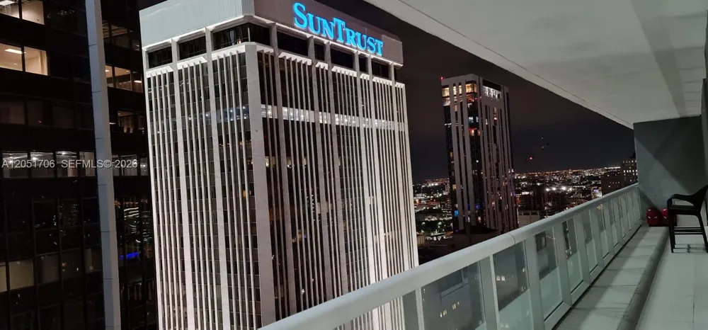 50 Biscayne Blvd #2810 Miami, FL 33132
