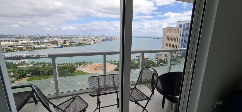 50 Biscayne Blvd #2810 Miami, FL 33132
