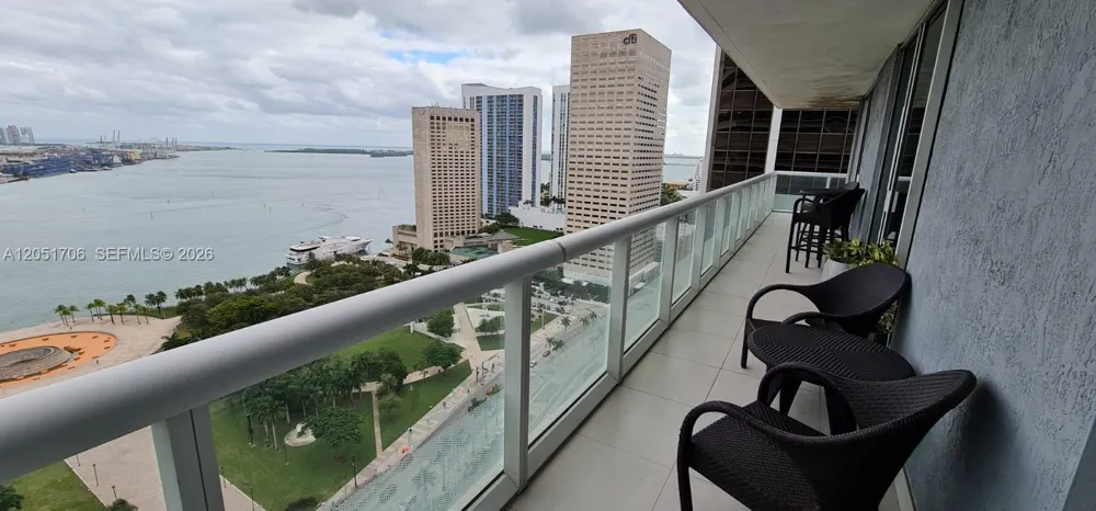 50 Biscayne Blvd #2810 Miami, FL 33132