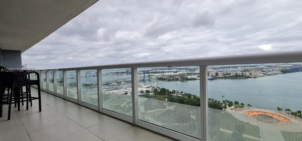 50 Biscayne Blvd #2810 Miami, FL 33132