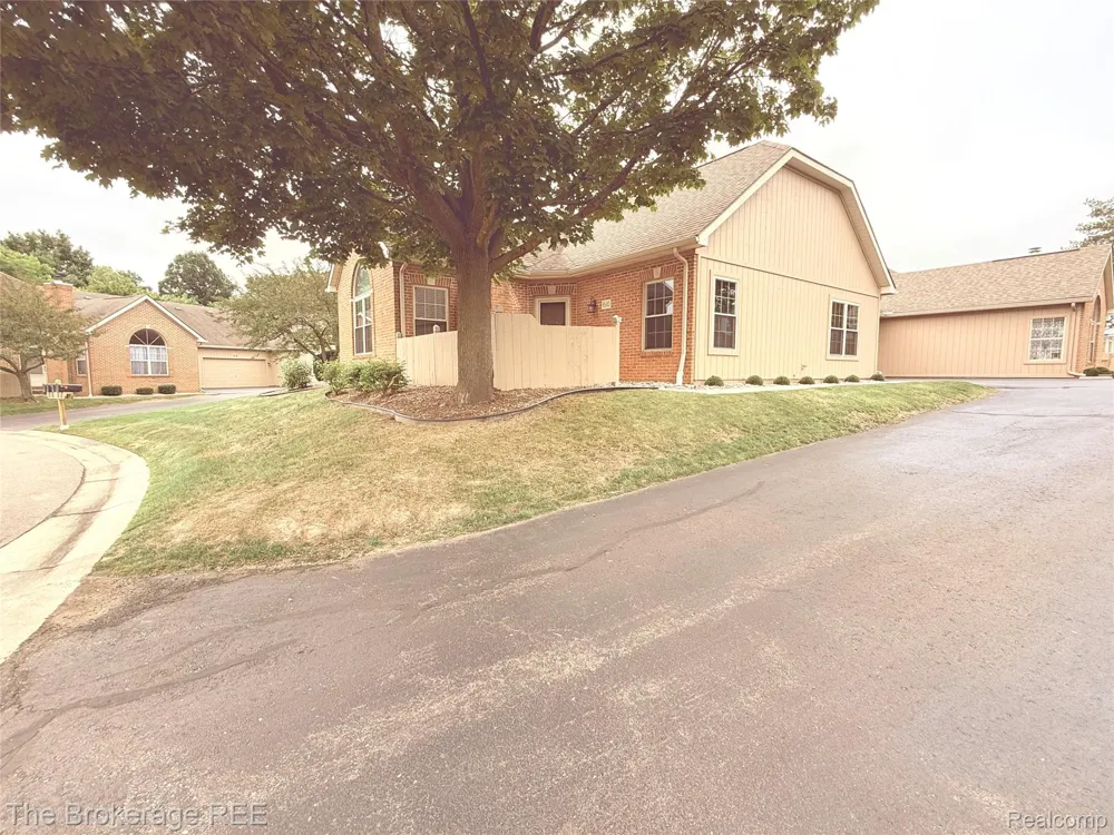 610 Perry Creek Drive Grand Blanc City, MI 48439