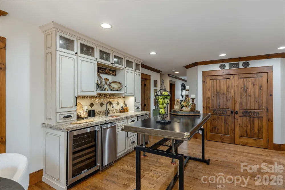 345 Prospect Drive Burnsville, NC 28714