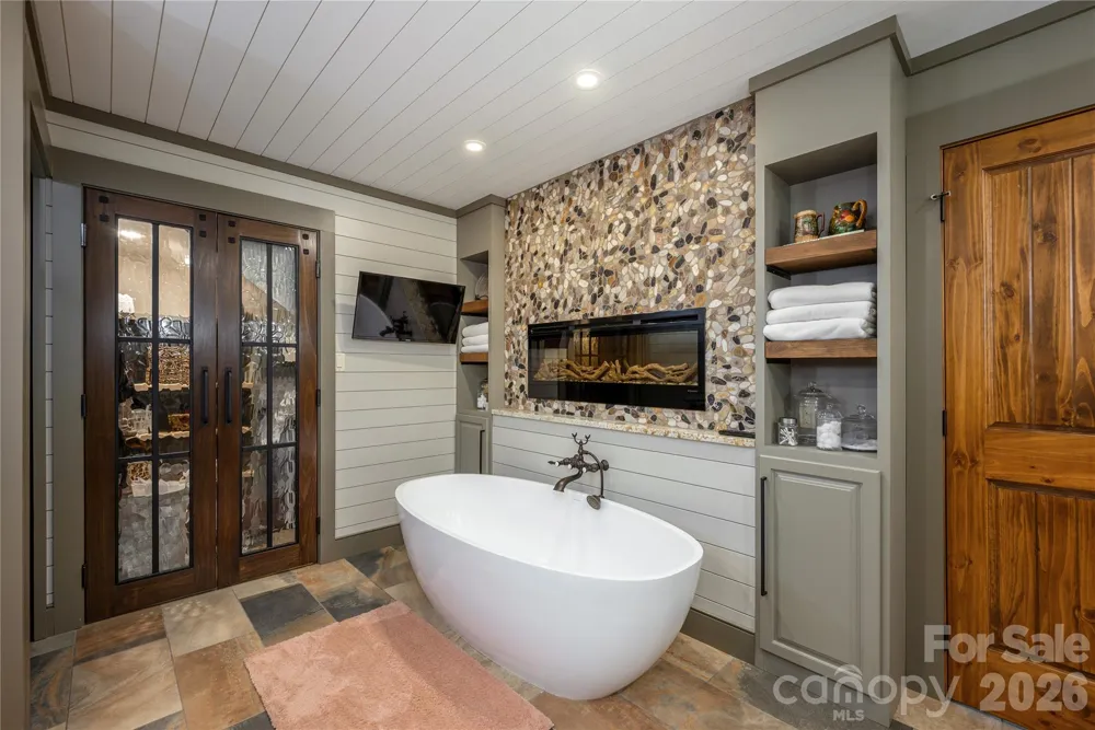 345 Prospect Drive Burnsville, NC 28714