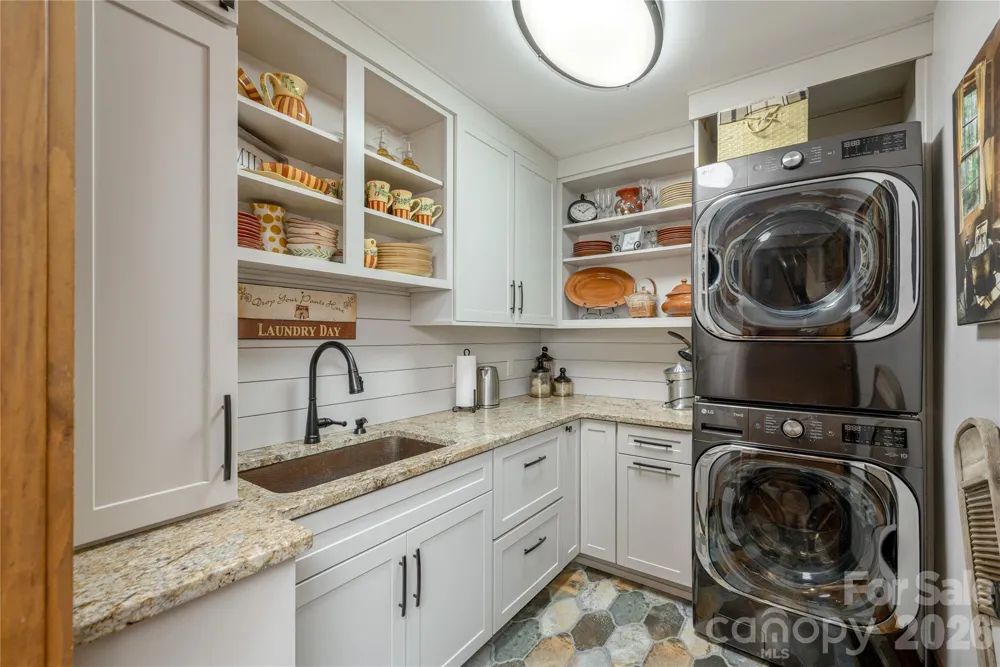 345 Prospect Drive Burnsville, NC 28714