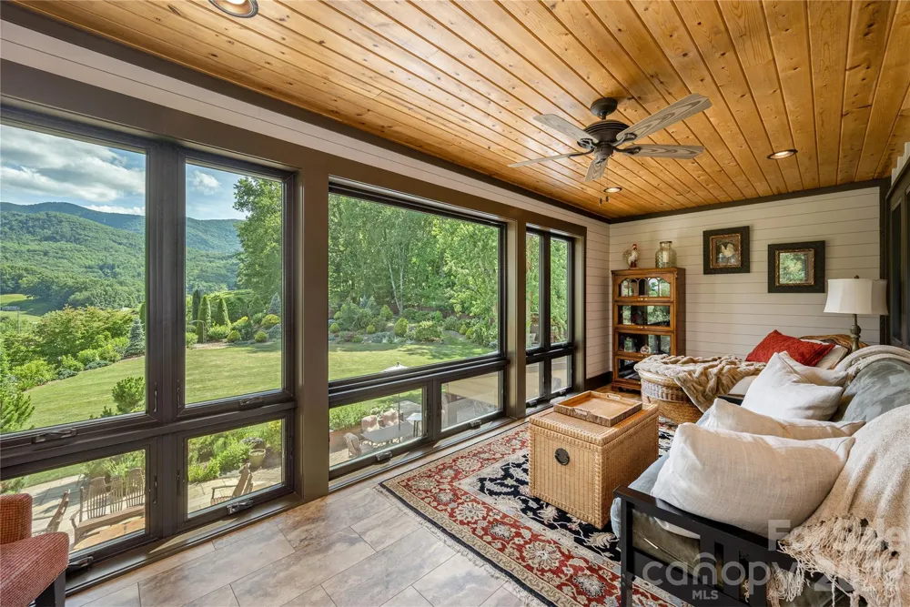 345 Prospect Drive Burnsville, NC 28714