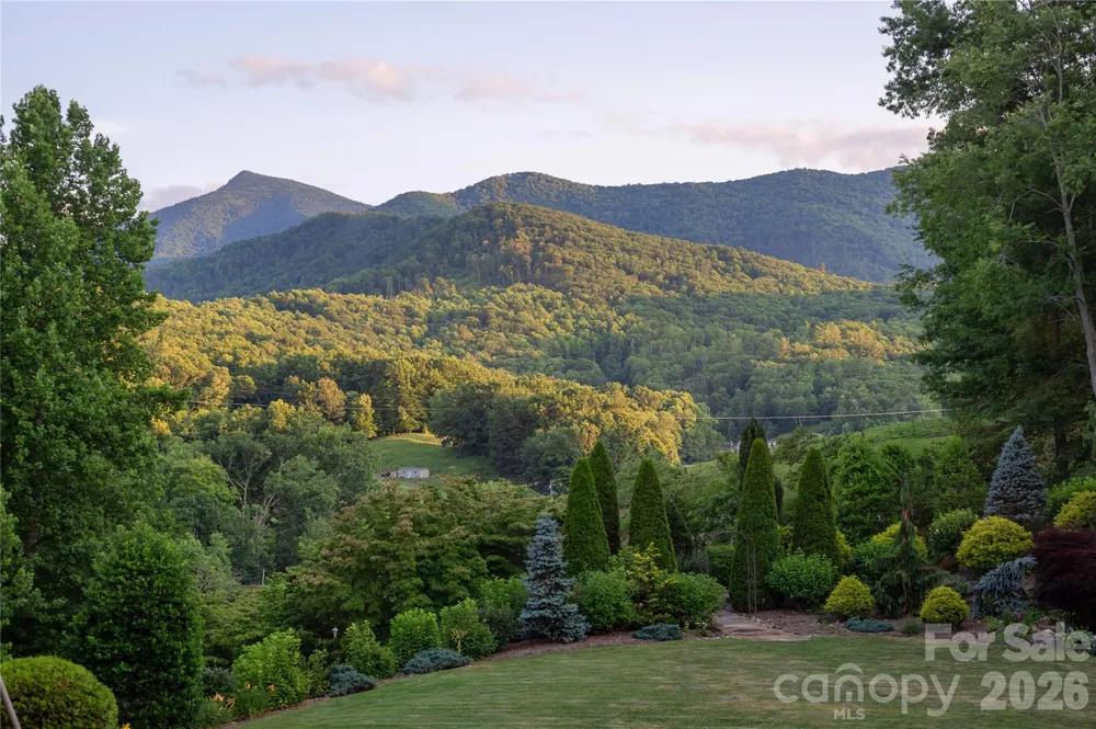 345 Prospect Drive Burnsville, NC 28714