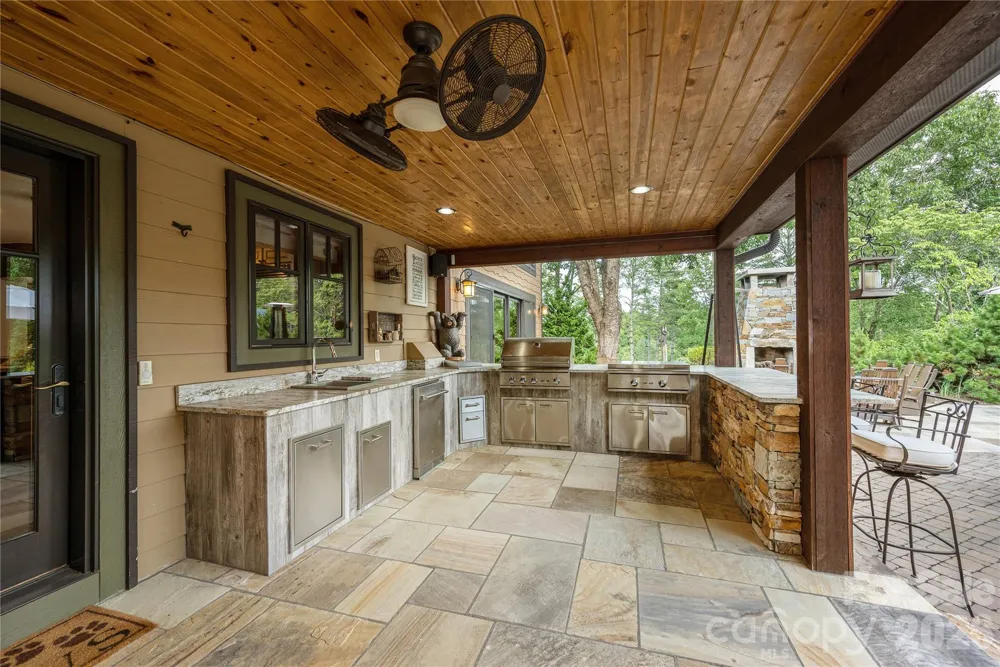 345 Prospect Drive Burnsville, NC 28714