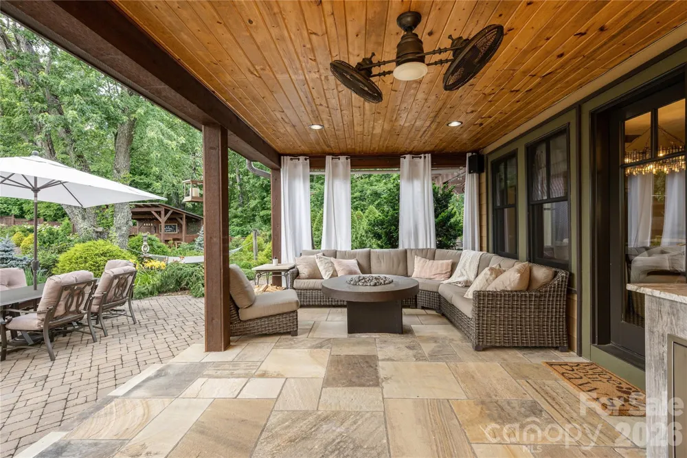 345 Prospect Drive Burnsville, NC 28714