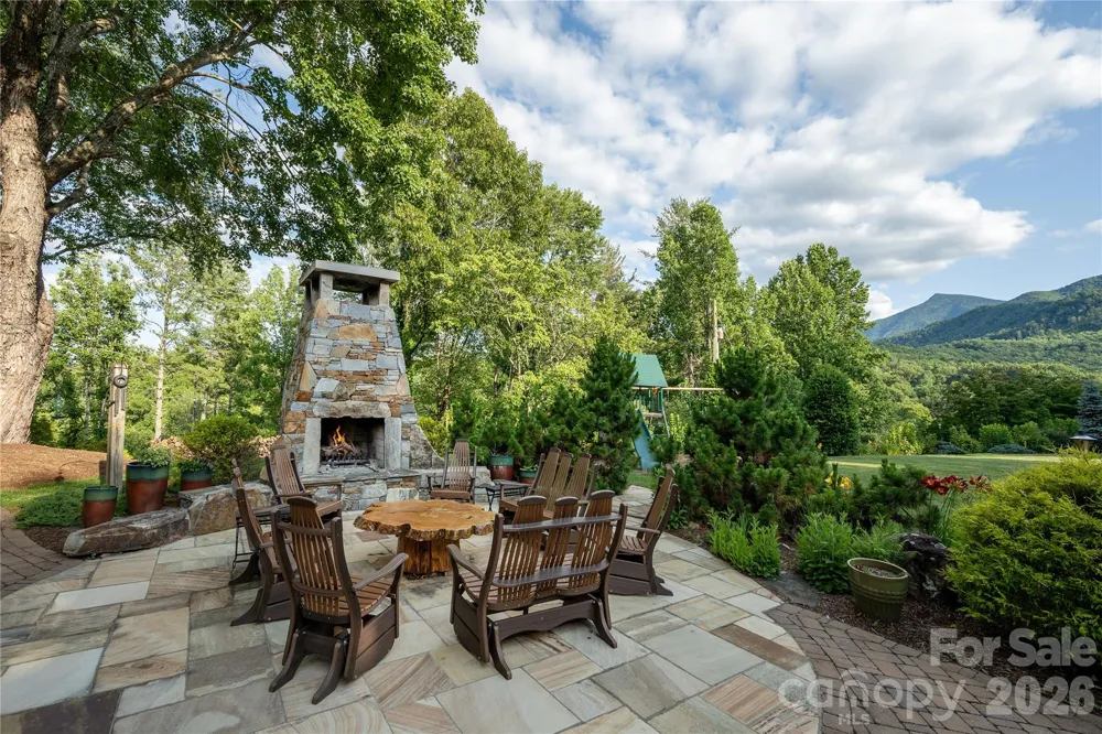 345 Prospect Drive Burnsville, NC 28714