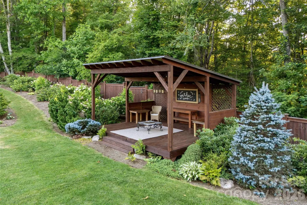 345 Prospect Drive Burnsville, NC 28714