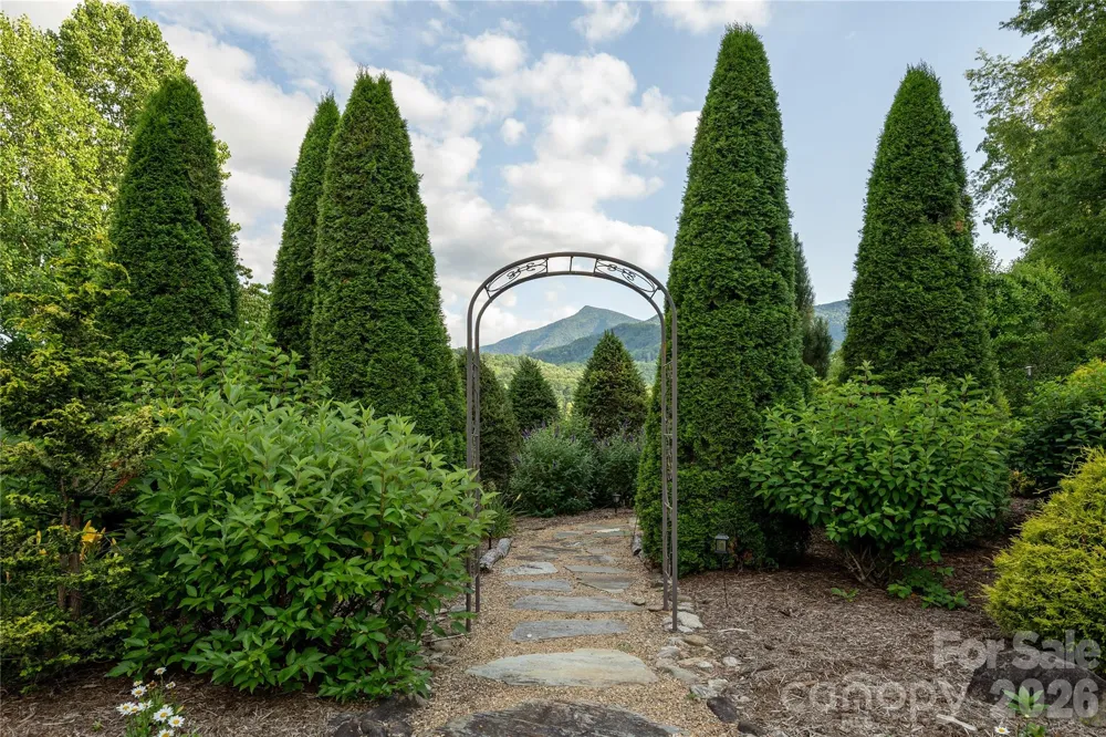 345 Prospect Drive Burnsville, NC 28714