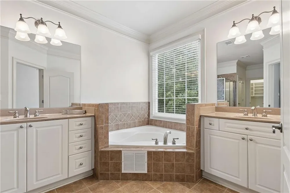 997 Pearl Point Sandy Springs, GA 30328