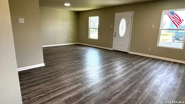 808 E 6TH ST Nixon, TX 78140