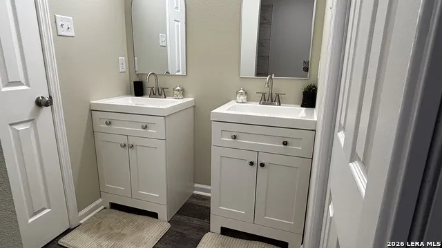 808 E 6TH ST Nixon, TX 78140