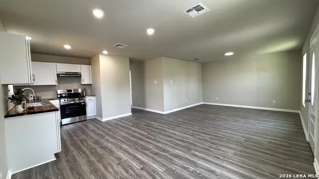 808 E 6TH ST Nixon, TX 78140
