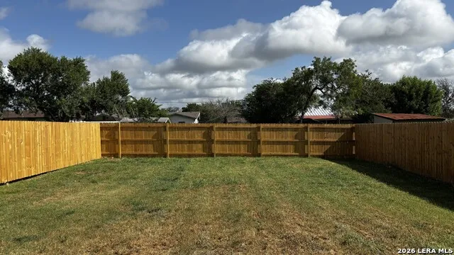 808 E 6TH ST Nixon, TX 78140