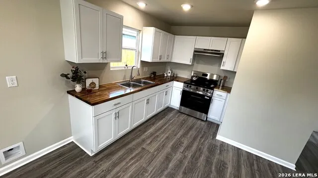 808 E 6TH ST Nixon, TX 78140