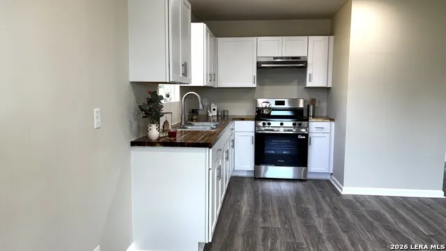 808 E 6TH ST Nixon, TX 78140