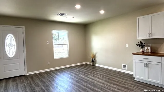 808 E 6TH ST Nixon, TX 78140