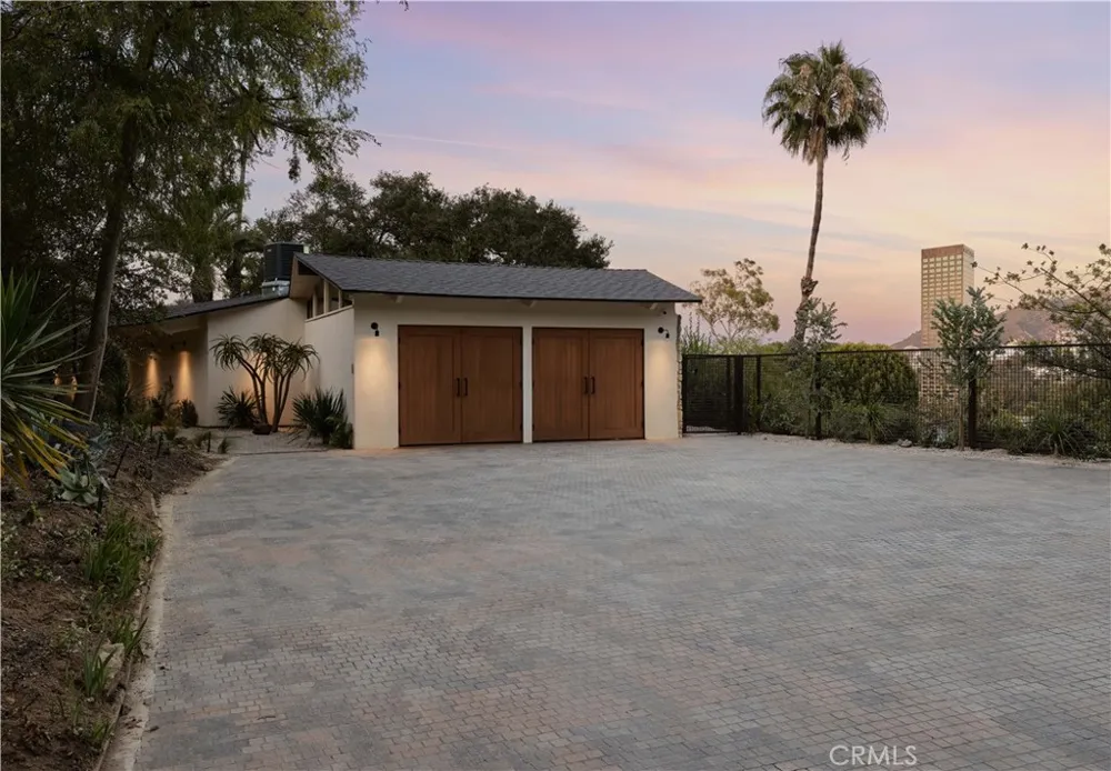 3655 Wrightwood Studio City, CA 91604
