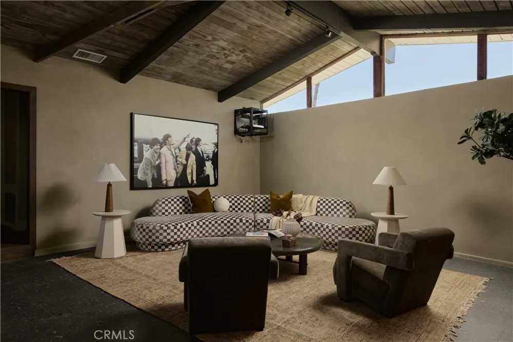 3655 Wrightwood Studio City, CA 91604