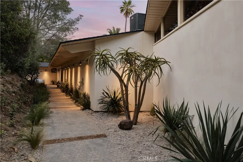 3655 Wrightwood Studio City, CA 91604