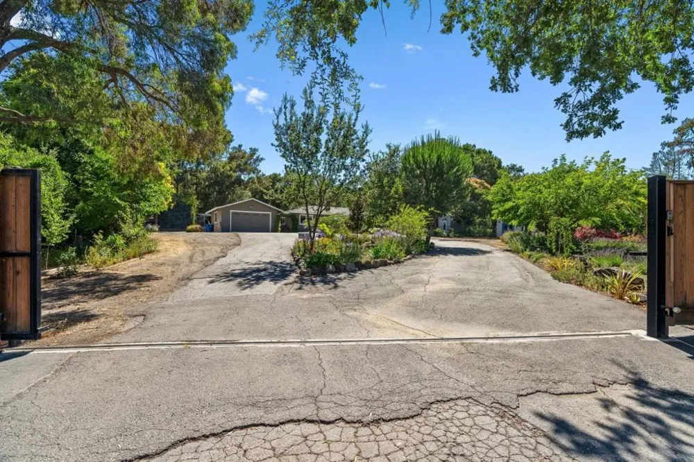 9465 Watsonville Road Gilroy, CA 95020