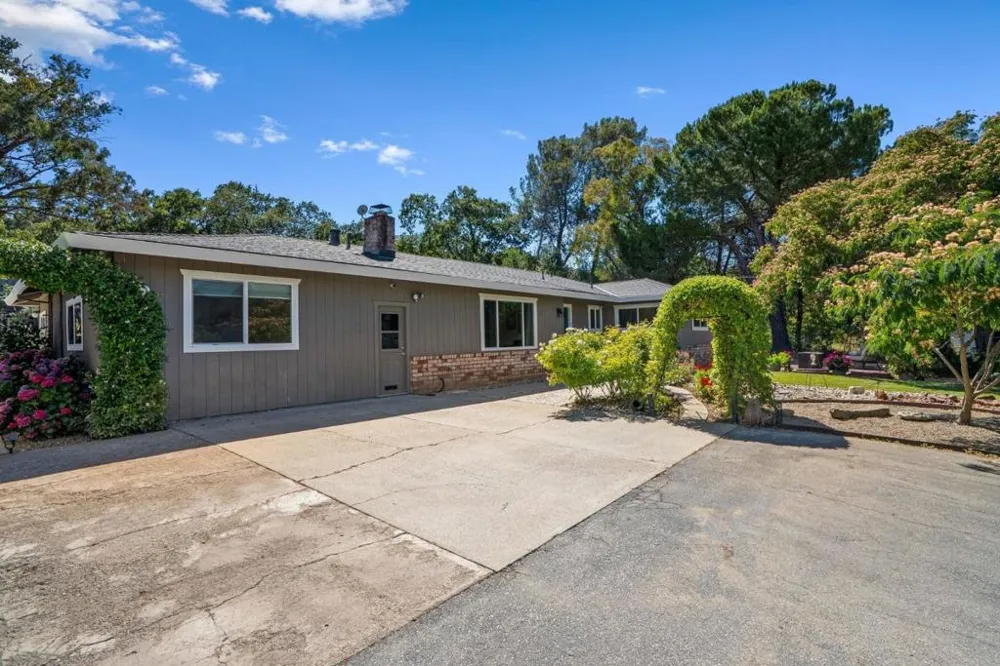 9465 Watsonville Road Gilroy, CA 95020